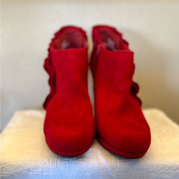 Impo Red Ruffled Heels - Picture 6 of 9